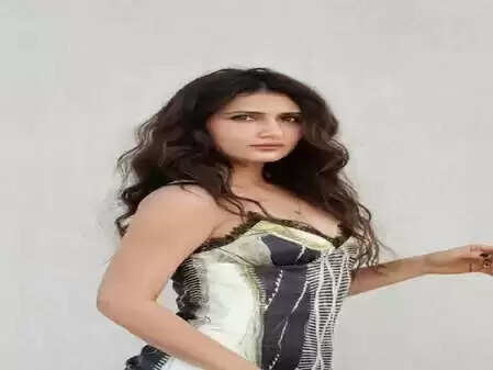 फातिमा सना शेख: 4 साल की उम्र में मिली डांट से लेकर 'दंगल' तक का सफर