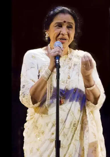 भारतीय संगीत की दिग्गज आशा भोसले का निधन: जानिए उनके अद्भुत करियर के बारे में
