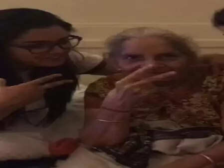 आम्रपाली दुबे ने दादी को किया याद, भावुक पोस्ट से छू लिया सबका दिल