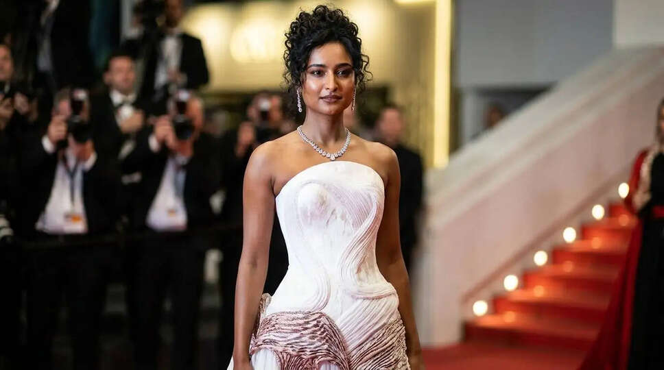 कान्स फिल्म फेस्टिवल 2026 में Rida Tharana का शानदार डेब्यू: भारतीय फैशन का नया चेहरा!