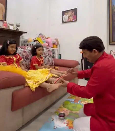 कन्या पूजन के इस खास मौके पर मनोज तिवारी और अपारशक्ति खुराना ने साझा किए दिलचस्प वीडियो!