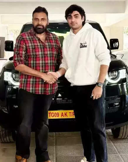 पवन कल्याण का शानदार तोहफा: निर्देशक सुजीत को मिली नई लैंड रोवर!