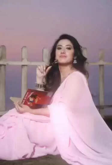 क्या है 'विन्नी की किताब' में अलीशा पंवार का नया लुक? जानें इस वेब सीरीज की खास बातें!