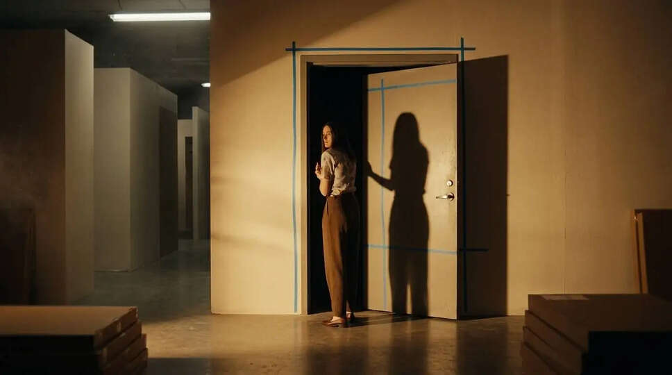 क्या है फिल्म 'Backrooms' की कहानी? जानें इस हॉरर फिल्म के बारे में सब कुछ!