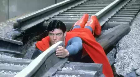 सुपरमैन की 47वीं वर्षगांठ: कैसे एक फिल्म ने हॉलीवुड में सुपरहीरो जॉनर को बदल दिया!