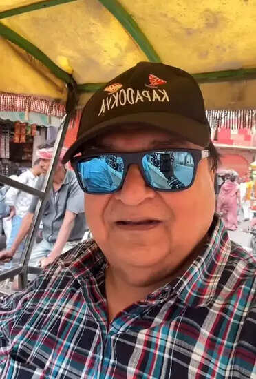 क्या आपने देखा राकेश बेदी का वाराणसी में रिक्शा सफर? जानें उनके मजेदार अनुभव!