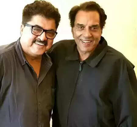 भारतीय सिनेमा के 'किंग' धर्मेंद्र का निधन: अशोक पंडित ने दी श्रद्धांजलि