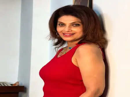 क्या है वर्षा उसगांवकर की ठगी का मामला? जानें पूरी कहानी