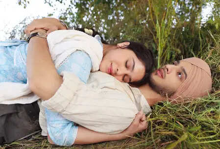 क्या है फिल्म 'मैं वापस आऊंगा' की खासियत? जानें इस दिल छू लेने वाली प्रेम कहानी के बारे में!