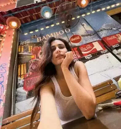 फातिमा सना शेख का रोमांचक क्लिफ जंपिंग अनुभव: क्या है इस साहसिकता की कहानी?