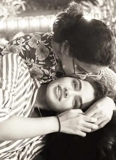 अनुपमा परमेश्वरन ने मां के जन्मदिन पर साझा की भावुक तस्वीरें, फैंस ने किया प्यार बरसाने का काम!