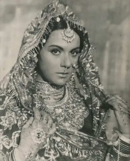 प्रिया राजवंश: एक अद्वितीय सितारे की कहानी, जिनकी मौत आज भी है रहस्य!