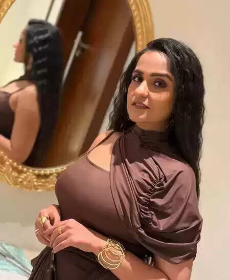 क्या है 'जस्सी वेड्स जस्सी' का नया गाना 'इश्क ए देसी'? जानें इस देसी प्यार की कहानी!