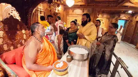 कौन हैं कांतारा के निर्देशक ऋषभ शेट्टी? आंध्र प्रदेश के इस तीर्थ स्थल पर पहुंचे परिवार संग!