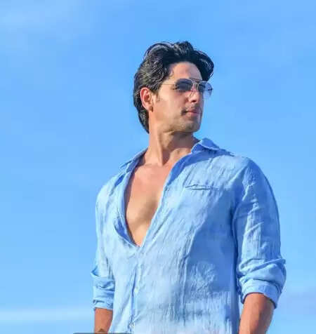 सिद्धार्थ मल्होत्रा के जन्मदिन पर कियारा आडवाणी ने शेयर की खास झलकियां, जानें क्या है खास!