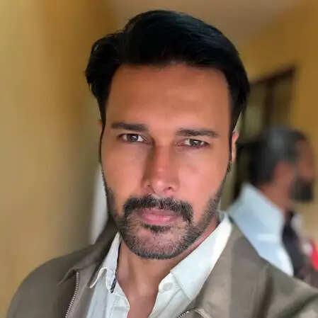 क्या प्रियंका चोपड़ा के साथ काम करने का मौका खोने का अनुभव रजनीश दुग्गल को सिखा गया?