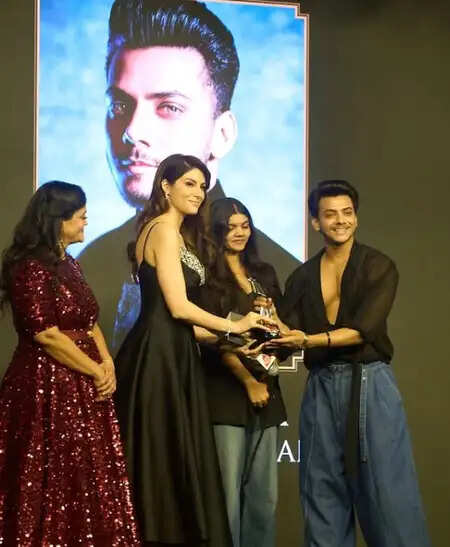 विशाल जेठवा ने जीता 'ब्रेकआउट परफॉर्मेंस ऑफ द ईयर' अवार्ड, जानें उनकी सफलता की कहानी!