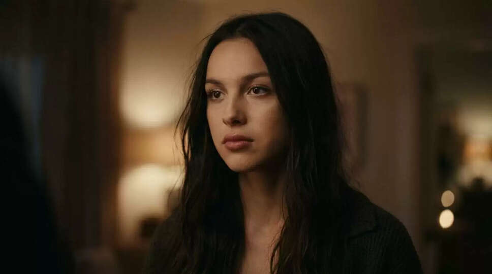 Olivia Rodrigo की प्रेम कहानियाँ: क्या हैं उनके गाने के पीछे की सच्चाई?