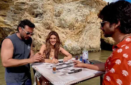 क्या है 'कॉकटेल 2' का जादू? होमी अदजानिया ने साझा की अनदेखी तस्वीरें!