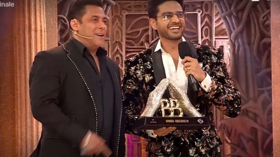 बिग बॉस 19 का ताज: गौरव खन्ना ने जीती ट्रॉफी, जानें रनर-अप और टॉप 5 के बारे में!