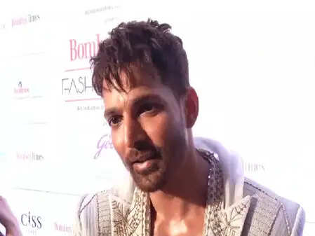 बॉम्बे टाइम्स फैशन वीक में हर्षवर्धन राणे का जलवा, जानें उनकी खास बातें!