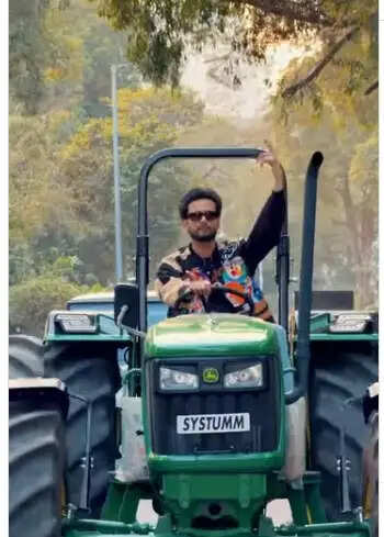 क्या जानते हैं आप एल्विस यादव के नए ट्रैक्टर वीडियो के बारे में? जानें उनके फैंस की प्रतिक्रिया!