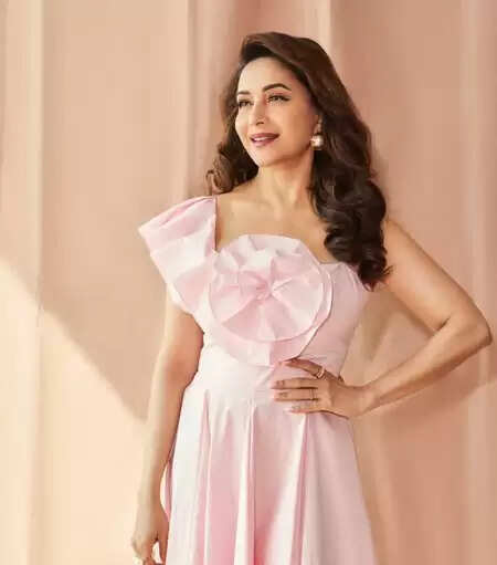 क्या माधुरी दीक्षित का नया किरदार आपको चौंका देगा? जानें 'मिसेज देशपांडे' में उनकी भूमिका के बारे में!