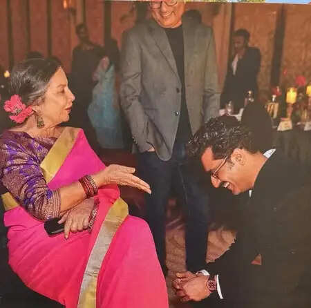 क्या है शबाना आजमी और विक्की कौशल की पुरानी तस्वीर का राज़? जानें मजेदार किस्सा!