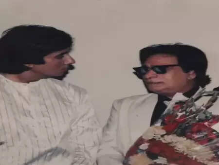 कादर खान का दर्द: दोस्त अमिताभ को 'सर' न कहने की वजह से मिली फिल्म से निकासी!