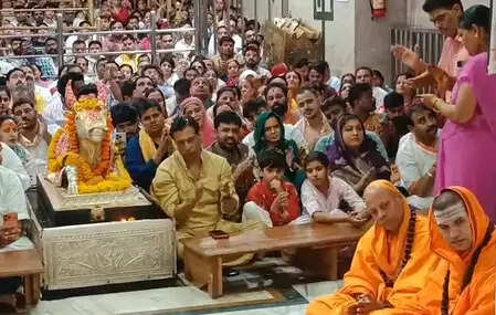 महाकाल की भस्म आरती में बॉलीवुड सितारों की उपस्थिति: जय भानुशाली और आरती सिंह का अनुभव