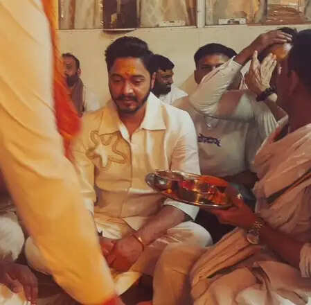 क्या आध्यात्मिक यात्रा पर निकले श्रेयस तलपड़े? ओंकारेश्वर में महादेव का आशीर्वाद लिया!