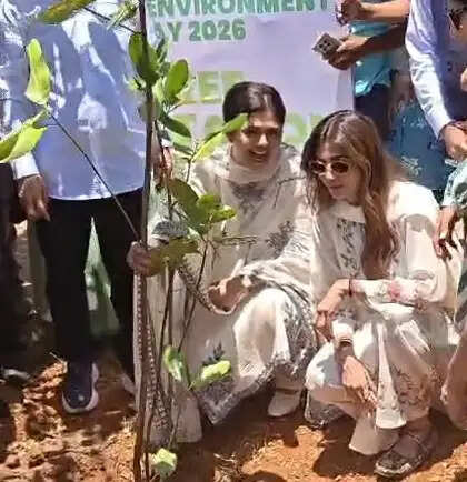 मुंबई में पर्यावरण के लिए भव्य पौधरोपण अभियान: सितारों ने दिया संदेश