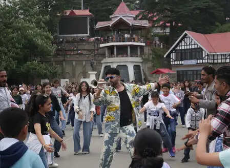 क्या है कपिल शर्मा की नई फिल्म 'दादी की शादी' का जादू? जानें इसकी दिलचस्प कहानी!