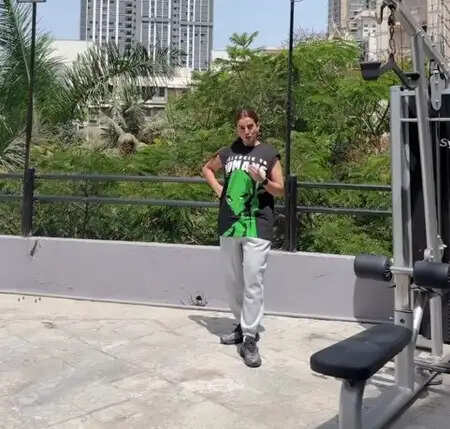 अक्षरा सिंह का नया गाना 'चुम्मा लेला राजा जी' सोशल मीडिया पर मचा रहा है धमाल!