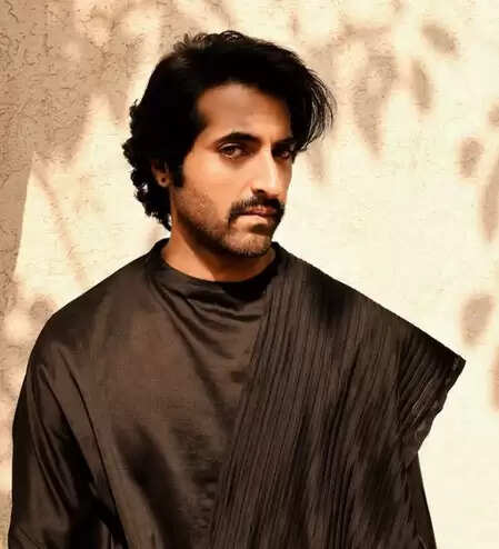 क्या है अक्षय ओबेरॉय की नई फिल्म 'लव लॉटरी' का संदेश? जानें जेंडर मुद्दों पर उनकी अनोखी सोच!