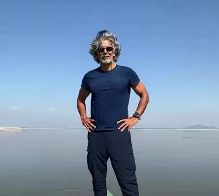 महिलाओं की फिटनेस पर मिलिंद सोमन का जोर: स्वस्थ समाज की नींव