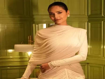 ईशा गुप्ता: एक्ट्रेस बनने से पहले शेफ बनने का था सपना!