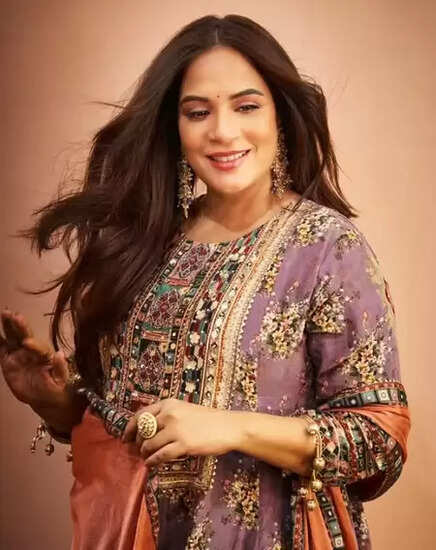 ऋचा चड्ढा: बॉलीवुड की बहुआयामी अदाकारा और उनकी प्रेम कहानी