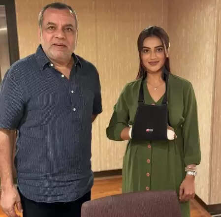 अक्षरा सिंह की परेश रावल से खास मुलाकात: जानें क्या कहा अभिनेत्री ने!