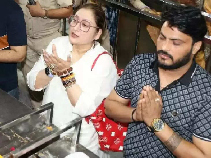 सुनीता आहूजा की जयपुर यात्रा: गोविंदा की पत्नी का नया प्रोजेक्ट और खाटूश्यामजी मंदिर का दौरा!