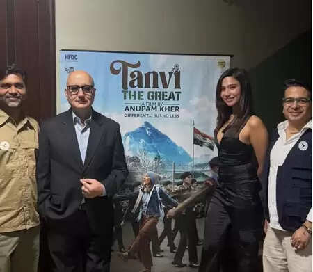 अनुपम खेर की 'तन्वी द ग्रेट' ने काला घोड़ा आर्ट्स फेस्टिवल में मचाई धूम!