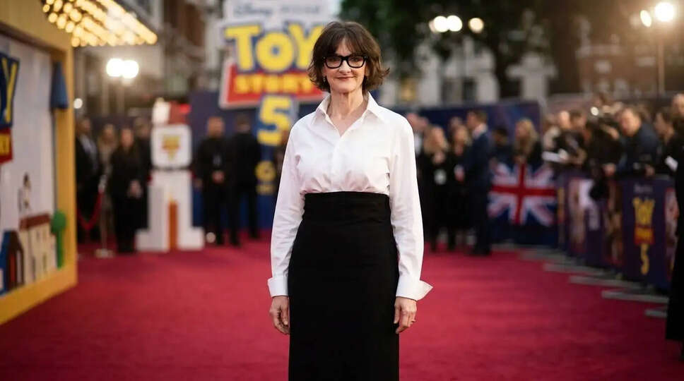 Joan Cusack की शानदार वापसी: 'Toy Story 5' के प्रीमियर पर दिखी अदाकारा