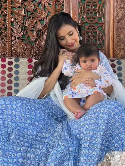 क्या है चारु असोपा की सिंगल मदर बनने की कहानी? जानें उनकी जद्दोजहद और जियाना के साथ बिताए पल