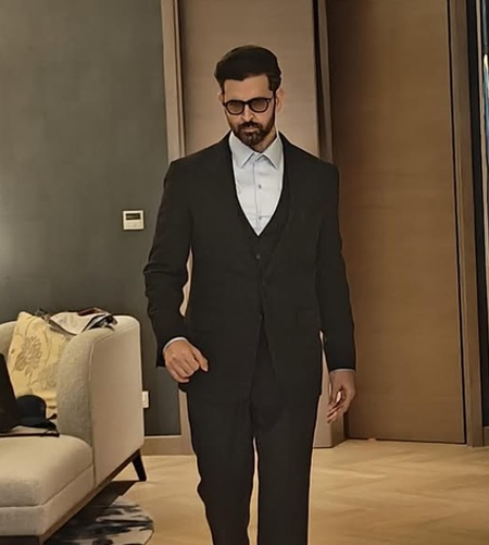 ऋतिक रोशन: हकलाने से लेकर बॉलीवुड के 'ग्रीक गॉड' बनने तक की प्रेरणादायक यात्रा