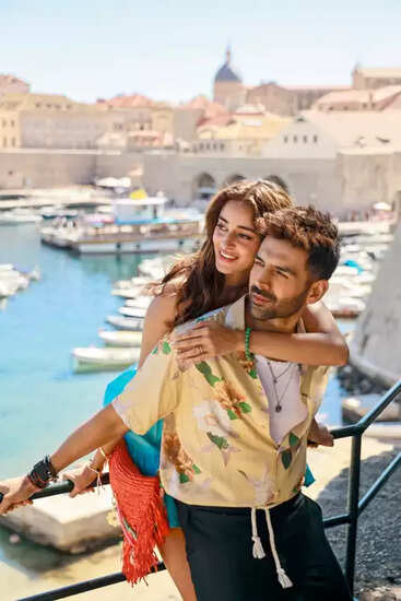 क्या है 'तू मेरी मैं तेरा' की सफलता का राज? जानें कार्तिक और अनन्या की नई फिल्म की कमाई!