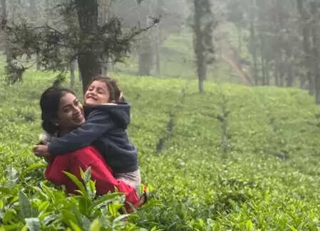 श्रेया सरन ने प्रकृति में बिताए खूबसूरत पल, फैंस को दी नेचर वॉक की सलाह!