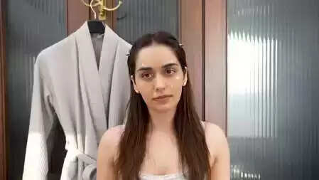 मानुषी छिल्लर का स्किनकेयर रूटीन: जानें कैसे शहद से पाएं चेहरे पर निखार!