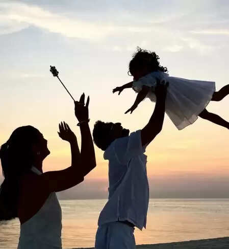 आलिया भट्ट ने नए साल का जश्न मनाया, फैमिली फोटो से जीता फैंस का दिल!