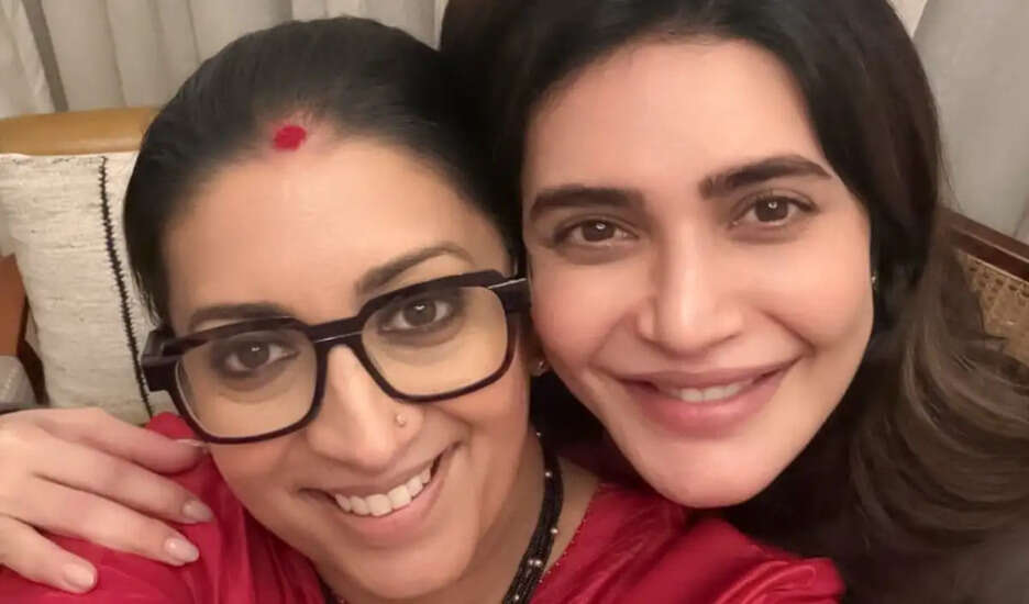 स्मृति ईरानी और करिश्मा तन्ना की भावुक मुलाकात: एक नई शुरुआत का जश्न