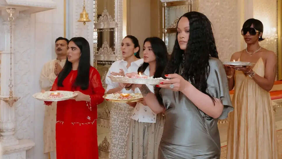 Rihanna की भारत यात्रा: Ambani परिवार के साथ पारंपरिक आर्टी में शामिल हुईं ग्लोबल आइकन!